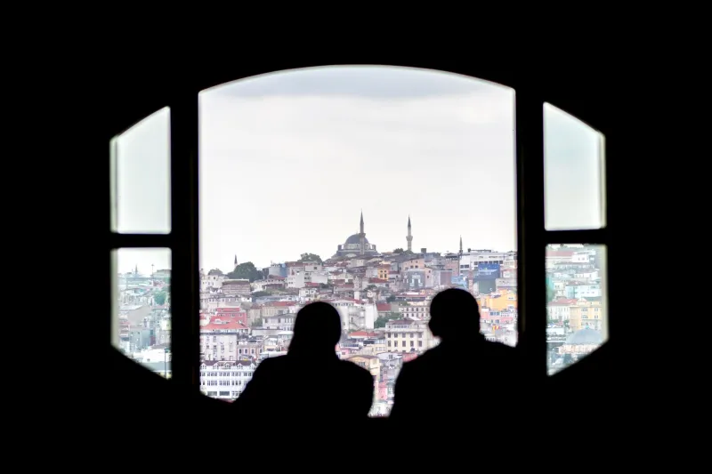 What You Say and How You Say It: Crafting Compliments That Truly Resonate with Istanbul Companions